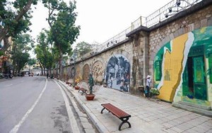 Đi dạo thưởng thức nghệ thuật đường phố Hà Nội