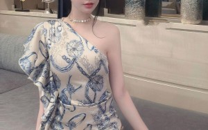 Các người đẹp có cơ hội làm xinh bên gốm.