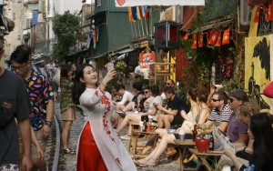 Phố tàu Hà Nội: Trải nghiệm tuyệt vời bạn có thể có ở Việt Nam