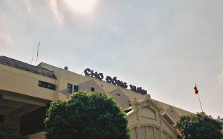 Em check in chợ Đông Xuân