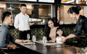 Nhà hàng theo phong cách phục vụ