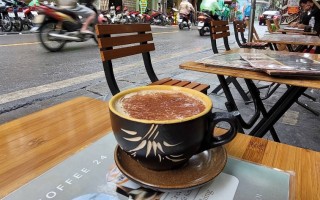 Coffee 24 trên phố Bát Đàn