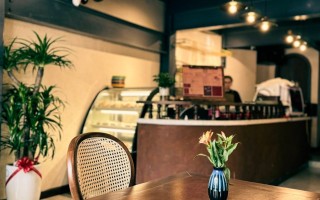 La Roug.E Coffee and Tea trên phố Bát Đàn