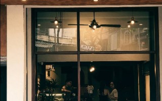 La Roug.E Coffee and Tea (25 Bát Đàn, Phố cổ Hà Nội)
