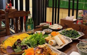 MẸT Vietnamese Cuisine & Vegan Options trên phố Bát Đàn