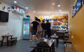 Bánh Mì Mê trên phố Bát Đàn