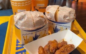 GoodTime Burger Bát Đàn trên phố Bát Đàn