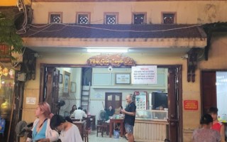 Phở Gia Truyền Bát Đàn (49 Bát Đàn, Phố cổ Hà Nội)