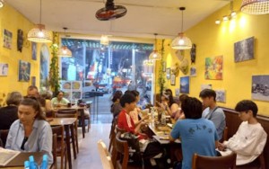 Countryside Restaurant trên phố Bát Đàn