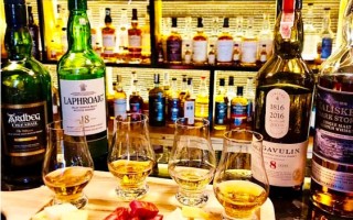 The 371 Bar trên phố Bát Đàn