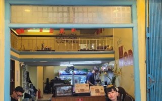 Egg coffee & more trên phố Bát Sứ
