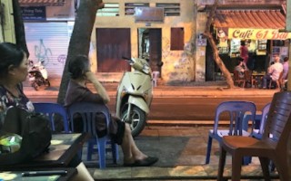 Cafe 68 Bát Sứ trên phố Bát Sứ