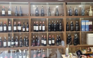 Wine&spirits trên phố Bát Sứ