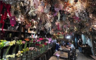 Mira Coffee & Restaurant trên phố Quán Sứ