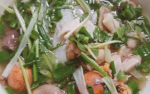 Phở Gia Truyền Bát Sứ trên phố Bát Sứ