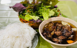 Bún Chả Bình Minh - Nem Cua Bể trên phố Bát Sứ