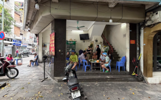 Bia Phượng (2 P. Bát Sứ, Phố cổ Hà Nội)