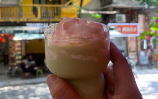 Bức Tường Cafe trên phố Bát Sứ