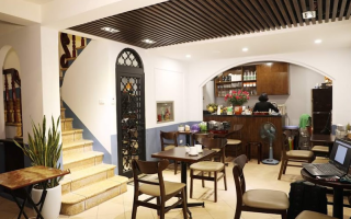 Cafe Trịnh Bát Sứ trên phố Bát Sứ